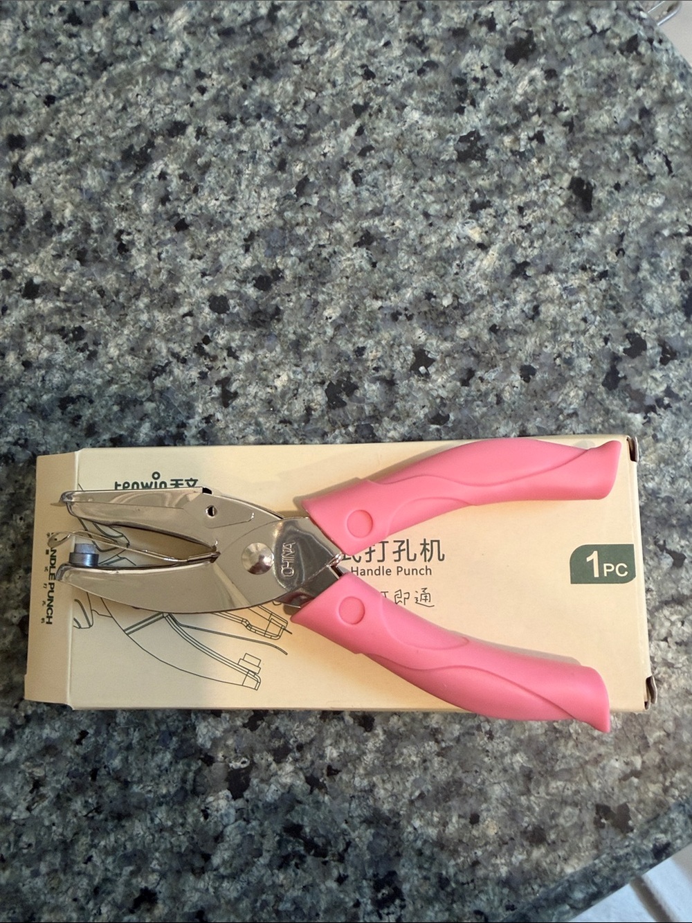 Yansanido 1/4”mini heart punch with soft pink handles